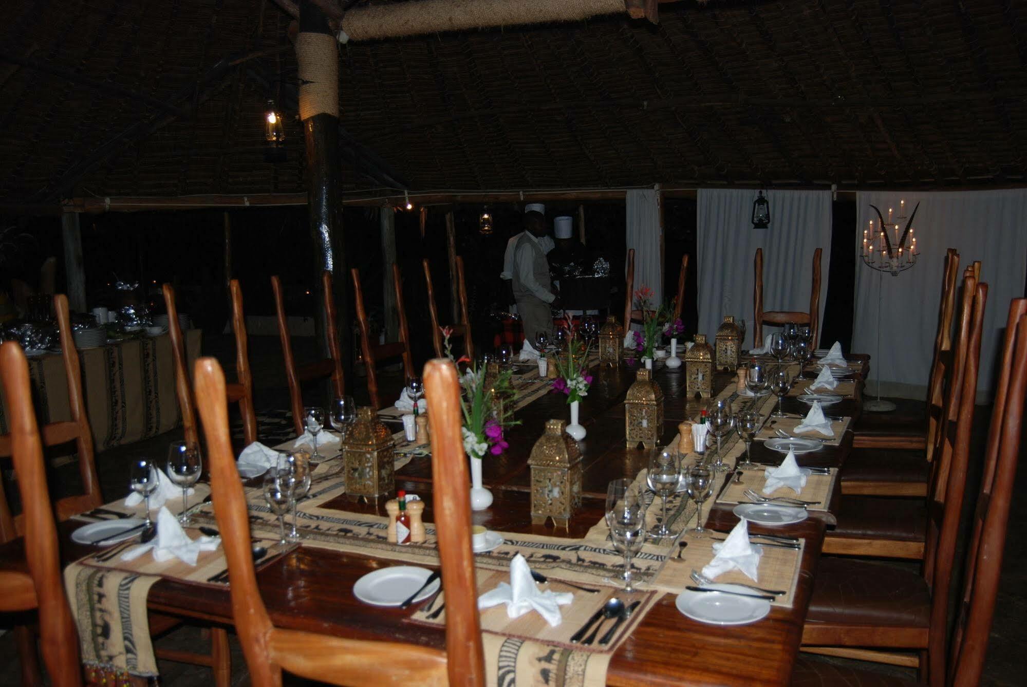 Mbweha Camp Hotel Elmenteita Eksteriør billede